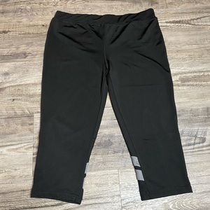 S2 Large Tight Fit Women’s Black/ Gray Stripped Stay Cool Active Capris - EUC